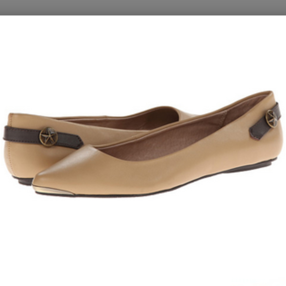 NWOT Volatile Applestar Beige Flats
